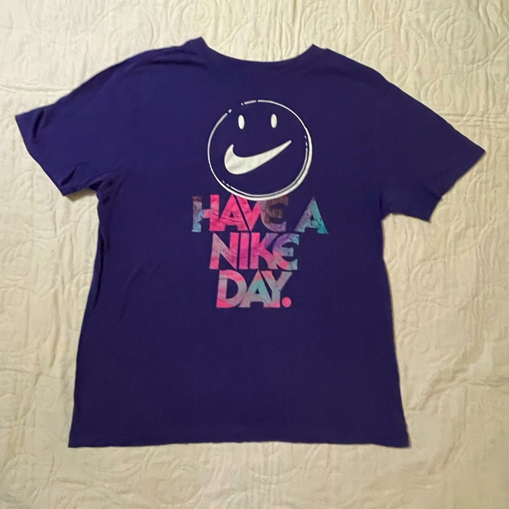 🔖Nike  The Nike Tee Size Medium Purple T-Shirt Short Sleeve